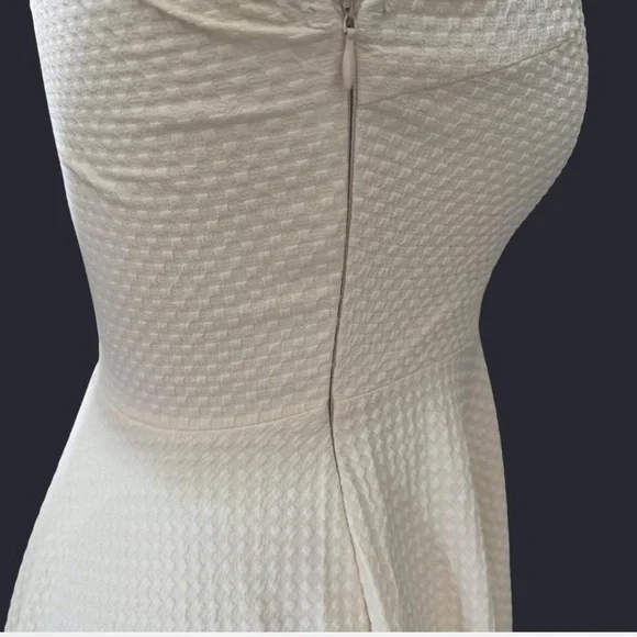 Elegant Cream Midi Dress - Picture 6 of 7